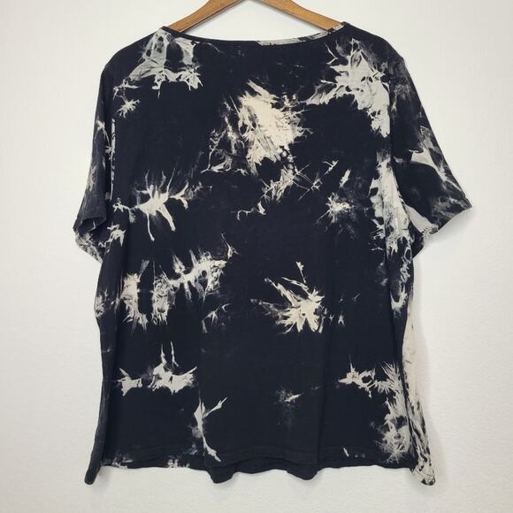 Bloomchic Distressed Neckline Cutout Tie-Dye T-Shirt 22 Plus - Picture 7 of 9